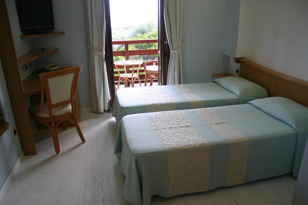 Hotel Cala Reale Stintino Buitenkant foto